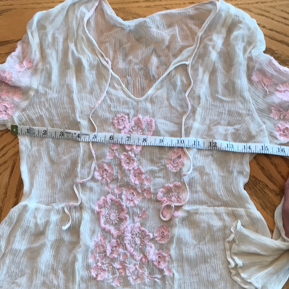 Sheer blouse with appliqués - Picture 4 of 8